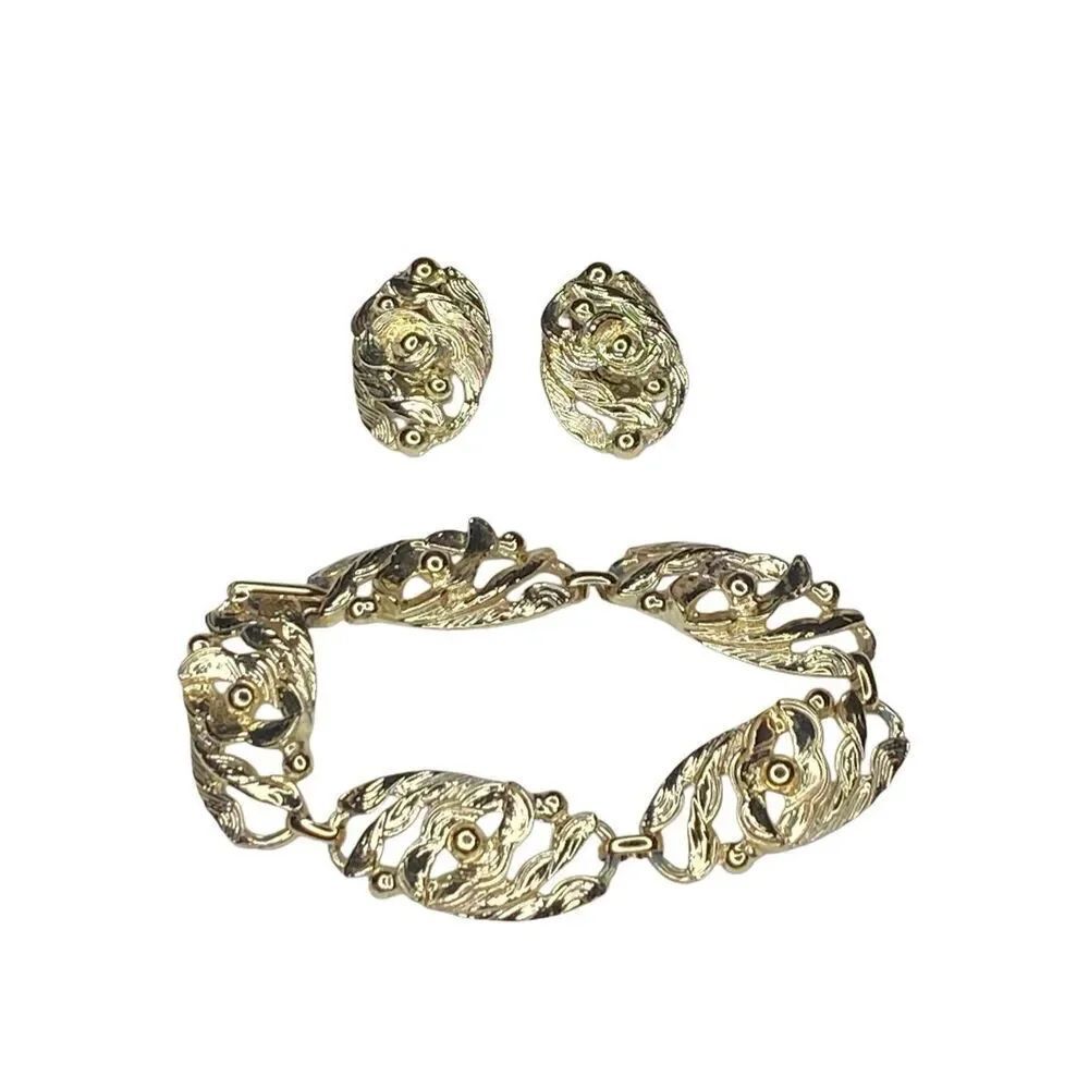 Vintage Gold Tone Abstract Texture Bracelet Clip On Earrings Set Costume Jewelry